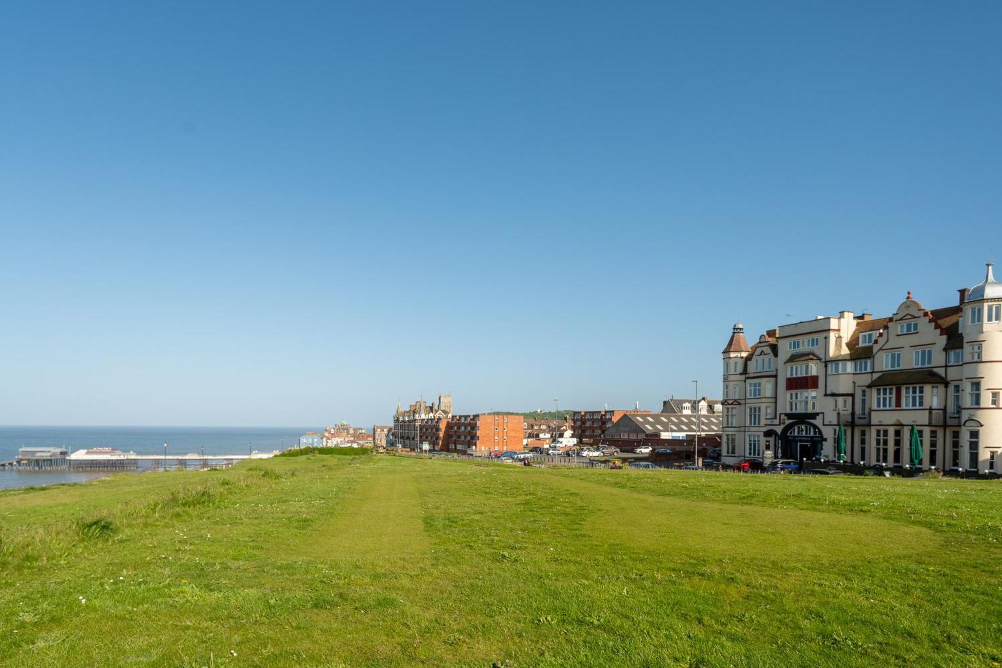 Cliftonville Hotel Cromer Exterior foto